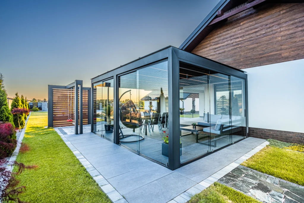 Wolnostojąca pergola aluminiowa Fello - realizacja