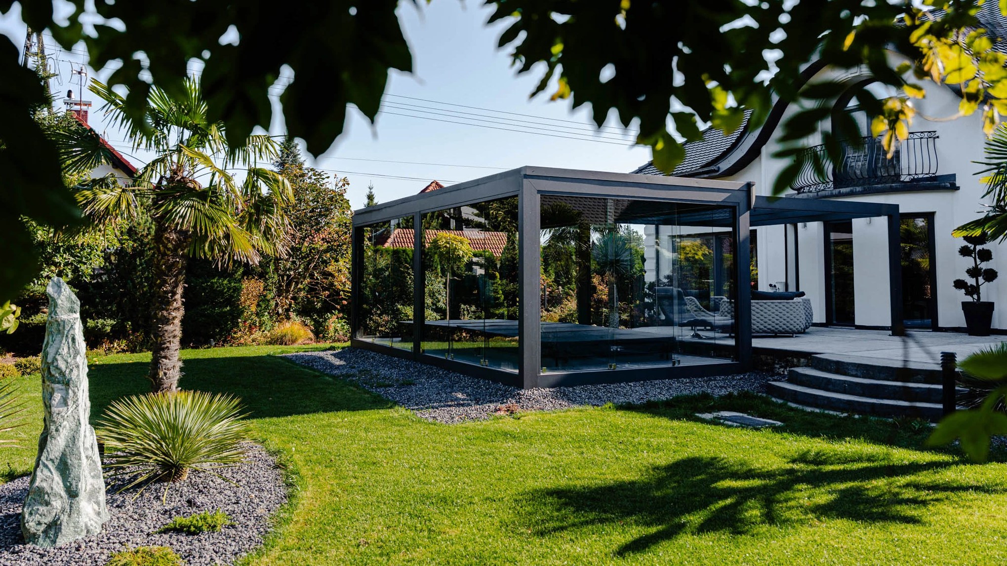 Pergola bioklimatyczna Fello z dachem lamelowym - realizacja