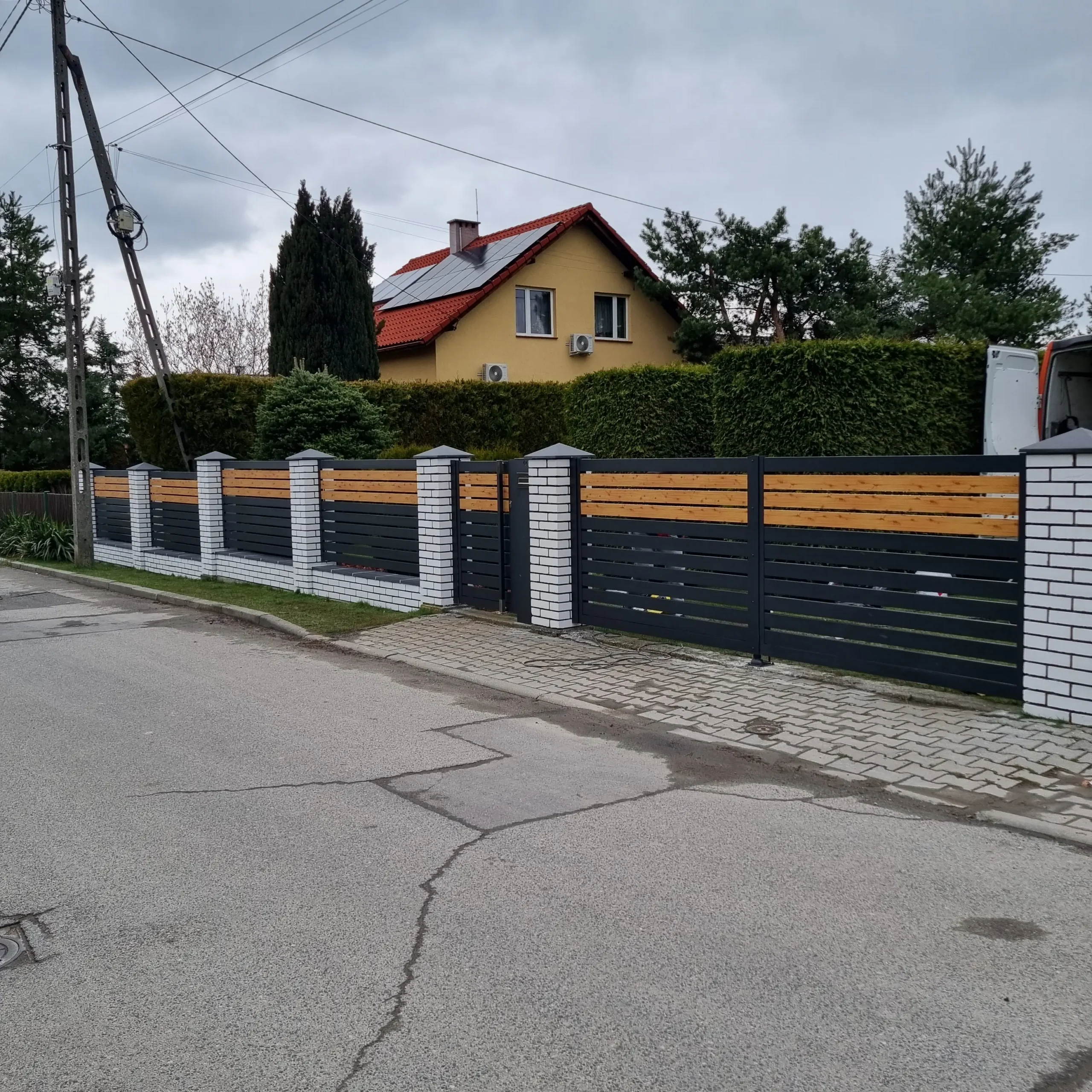Aluminiowa brama dwuskrzydłowa Fello